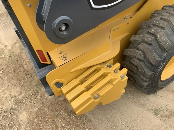 Image of John Deere 324G equipment image 3