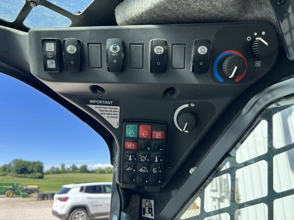 Image of John Deere 324G equipment image 1