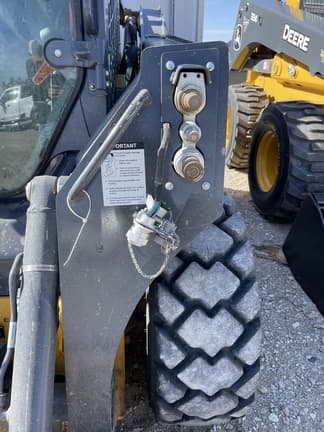 Image of John Deere 324G equipment image 3