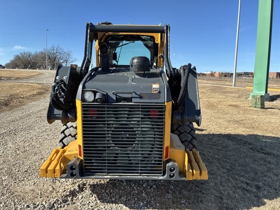 Image of John Deere 324G equipment image 4