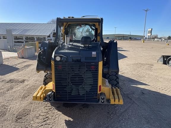 Image of John Deere 324G equipment image 4