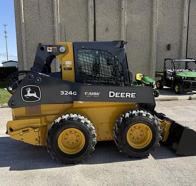 Image of John Deere 324G equipment image 3