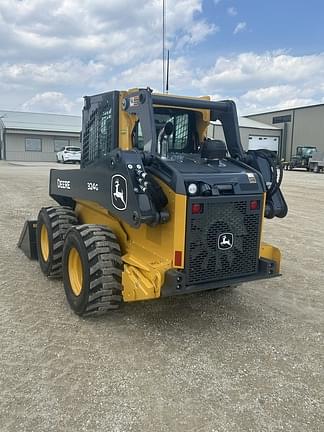 Image of John Deere 324G equipment image 2