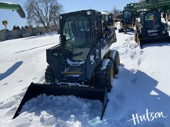 Image of John Deere 324G equipment image 1