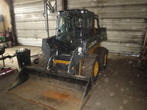 Image of John Deere 324G equipment image 4