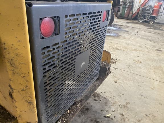 Image of John Deere 324G equipment image 4