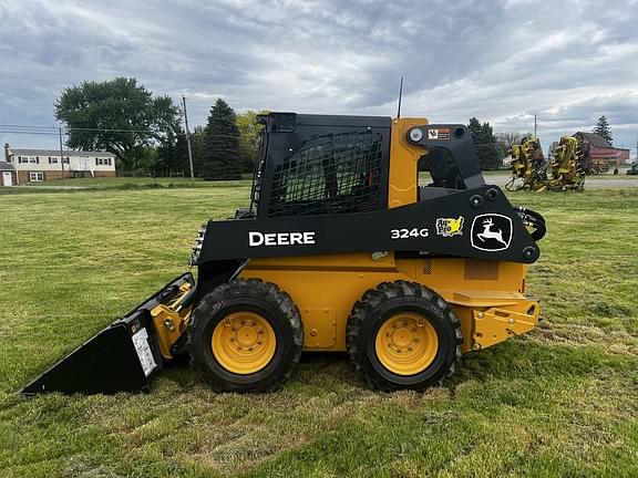 Image of John Deere 324G equipment image 2