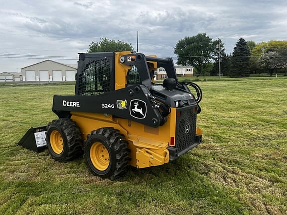 Image of John Deere 324G equipment image 4