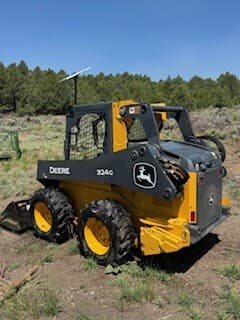 Image of John Deere 324G equipment image 4