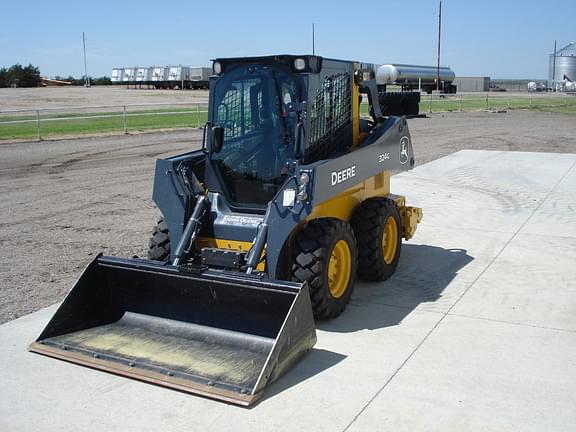 Image of John Deere 324G equipment image 4