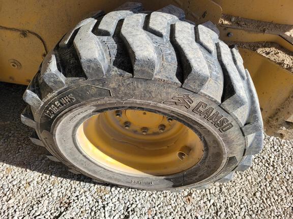 Image of John Deere 324G equipment image 3