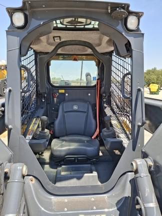 Image of John Deere 324G equipment image 3