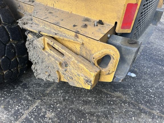 Image of John Deere 324G equipment image 2