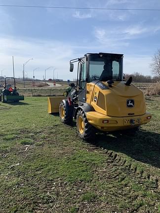 Image of John Deere 324L equipment image 3