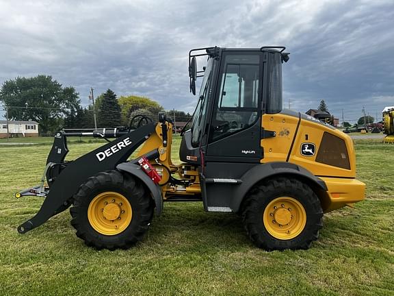 Image of John Deere 324P equipment image 2