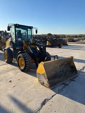 Image of John Deere 324P Image 0