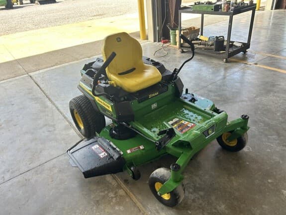 Image of John Deere Z325E equipment image 1