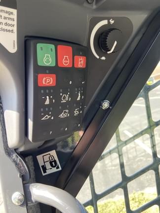 Image of John Deere 325G equipment image 3