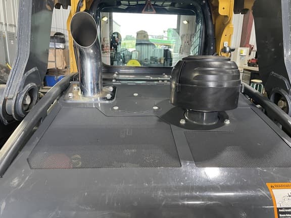 Image of John Deere 325G equipment image 4