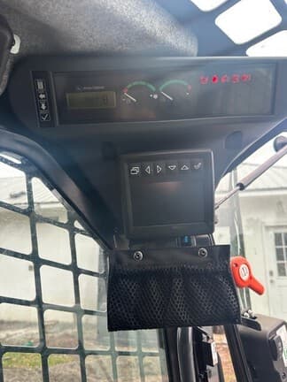 Image of John Deere 325G equipment image 4