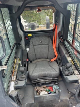 Image of John Deere 325G equipment image 2