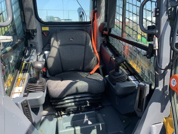 Image of John Deere 325G equipment image 1