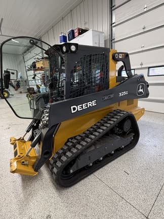 Image of John Deere 325G Primary image