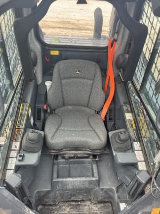 Image of John Deere 325G equipment image 2