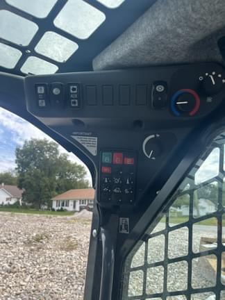 Image of John Deere 325G equipment image 4