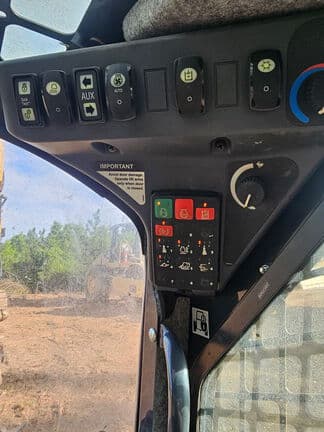 Image of John Deere 325G equipment image 4