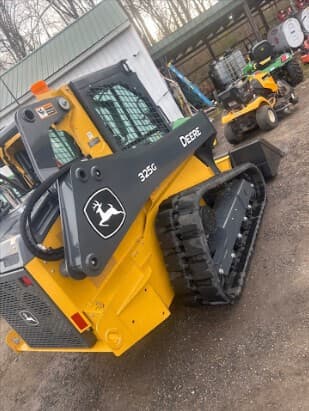 Image of John Deere 325G equipment image 3