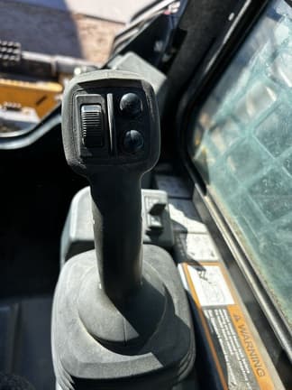 Image of John Deere 325G equipment image 4