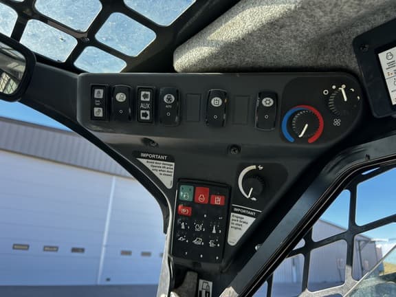 Image of John Deere 325G equipment image 3