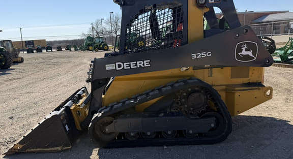 Image of John Deere 325G equipment image 4