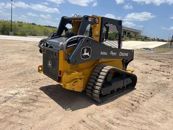 Image of John Deere 325G equipment image 4