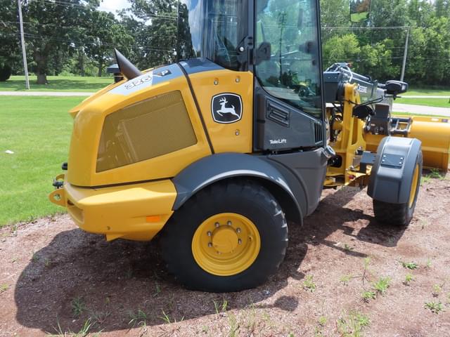 Image of John Deere 326P equipment image 4