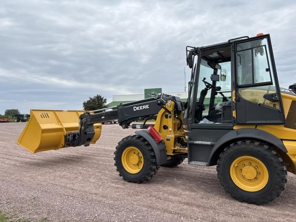Image of John Deere 326P equipment image 4