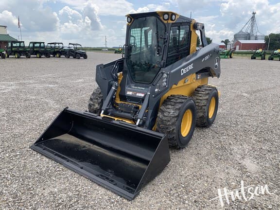 Image of John Deere 330P equipment image 2