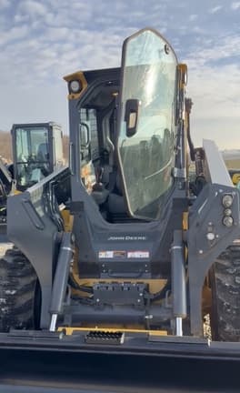 Image of John Deere 330P equipment image 4