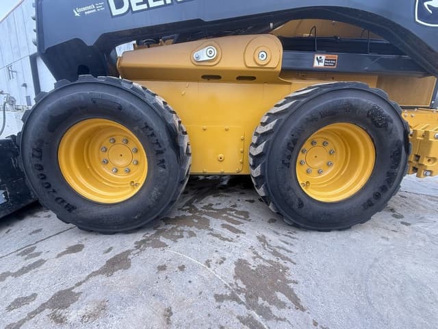 Image of John Deere 330 equipment image 4