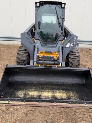 Image of John Deere 330G equipment image 2