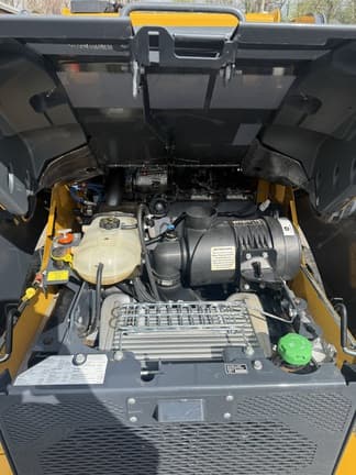 Image of John Deere 331P equipment image 3