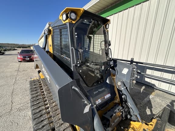 Image of John Deere 331P equipment image 4