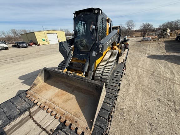 Image of John Deere 331G Image 0