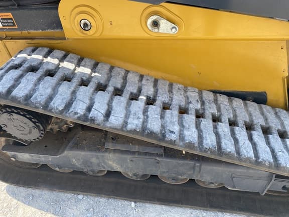 Image of John Deere 331G equipment image 3