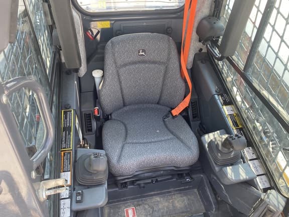 Image of John Deere 331G equipment image 4