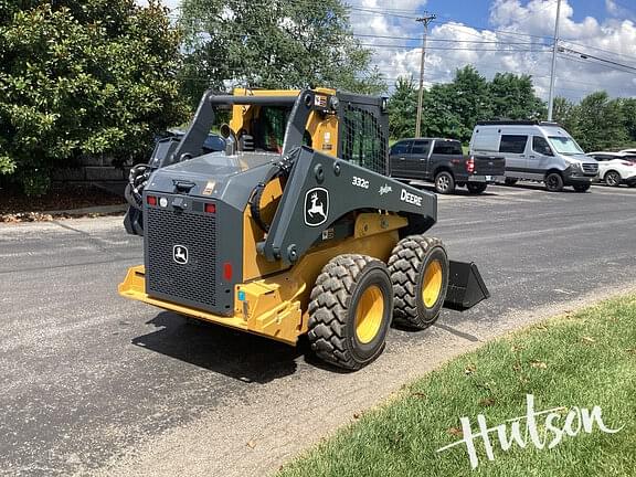 Image of John Deere 332G equipment image 4