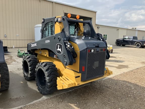 Image of John Deere 332G equipment image 2