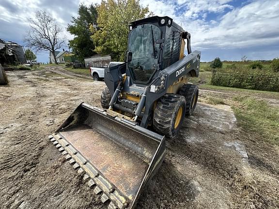 Image of John Deere 332G equipment image 4