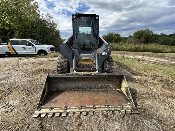 Image of John Deere 332G equipment image 3